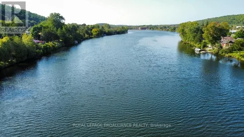 147 Riverside Parkway, Quinte West, Ontario  K0K 2C0 - Photo 2 - X12135180
